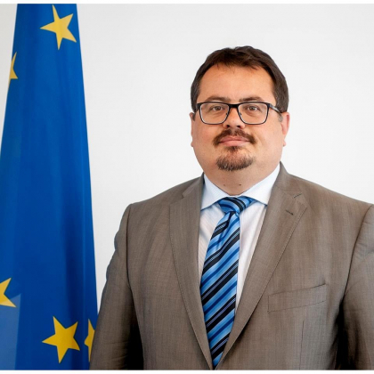 Ambasadorul UE la Chisinau, ingrijorat de faptul ca Parlamentul a votat proiectele privind reducerea impozitului pe venit si amnistia fiscala. Peter Michalko: "Au fost adoptate intr-o maniera pripita si fara transparenta"