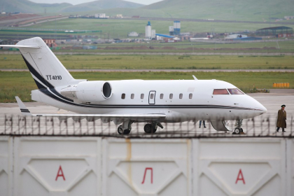 Directorul turc al unei scoli din Mongolia, rapit, iar ulterior eliberat. Autoritatile mongole au impiedicat decolarea avionului, suspectat ca apartine armatei turcesti, in care se afla Veysel Akcay Directorul turc al unei scoli din Mongolia, rapit, iar ulterior eliberat. Autoritatile mongole au impiedicat decolarea avionului, suspectat ca apartine armatei turcesti, in care se afla Veysel Akcay