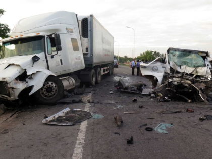Tragedie pe sosea. Mirele si 12 membri ai familiei sale au murit in ziua nuntii