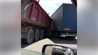 Accident langa Autogara de Nord. Doua camioane s-au ciocnit violent. In zona s-a format un ambuteiaj infernal - VIDEO