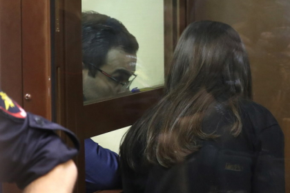 Trei surori din Rusia si-au ucis cu brutalitate tatal, pe motiv ca le chinuia. Ce le-ar fi facut victima Trei surori din Rusia si-au ucis cu brutalitate tatal, pe motiv ca le chinuia. Ce le-ar fi facut victima
