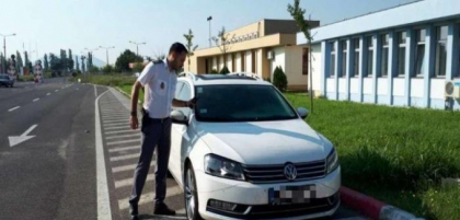 Un roman a ramas fara masina de 12.000 de euro la vama. Explicatia data politistilor Un roman a ramas fara masina de 12.000 de euro la vama. Explicatia data politistilor