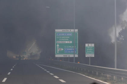 Prima marturie dupa explozia de pe autostrada din Italia: " Se vedea ca un zid de flacari" - FOTO Prima marturie dupa explozia de pe autostrada din Italia: " Se vedea ca un zid de flacari" - FOTO