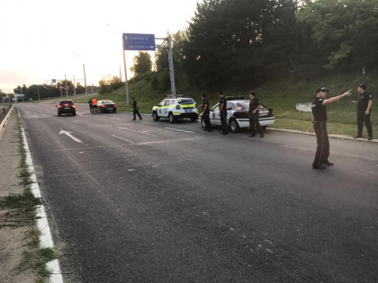 Soferii care pornesc la drum trebuie sa stie asta. Mai multi agenti de patrulare cu masini-capcana, pe sosele nationale: cei care depasesc limita de viteza admisa, trasi pe dreapta - GALERIE FOTO Soferii care pornesc la drum trebuie sa stie asta. Mai multi agenti de patrulare cu masini-capcana, pe sosele nationale: cei care depasesc limita de viteza admisa, trasi pe dreapta - GALERIE FOTO