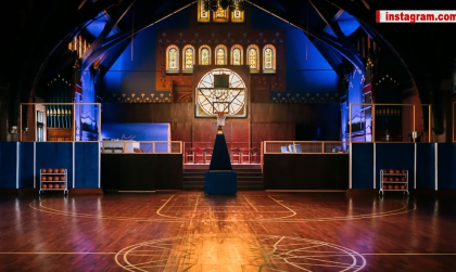 Au transformat o biserica intr-un templu al baschetului. Compania americana de articole sportive si vestimentare Nike a ales un mod inedit sa inspire tinerii din Chicago sa faca sport - VIDEO Au transformat o biserica intr-un templu al baschetului. Compania americana de articole sportive si vestimentare Nike a ales un mod inedit sa inspire tinerii din Chicago sa faca sport - VIDEO