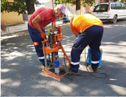Programul drumuri bune pentru Moldova se impiedica in deficitul de bani, pietris si tehnica - mold-street.com