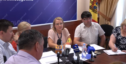 URMARESTE LIVE. Secretarul de stat al Ministerului Economiei prezinta raportul efectuat de comisia guvernamentala, privind scandalul de la tabara Trandafirul URMARESTE LIVE. Secretarul de stat al Ministerului Economiei prezinta raportul efectuat de comisia guvernamentala, privind scandalul de la tabara Trandafirul