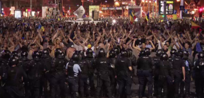Motivele pentru care romanii din diaspora au protestat in Piata Victoriei. "Avem 15 ani de cand suntem plecati" Motivele pentru care romanii din diaspora au protestat in Piata Victoriei. "Avem 15 ani de cand suntem plecati"