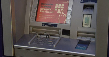 Doi moldoveni, acuzati in Irlanda pentru utilizarea dispozitivelor de copiere a datelor de pe bancomate - ZdG.md Doi moldoveni, acuzati in Irlanda pentru utilizarea dispozitivelor de copiere a datelor de pe bancomate - ZdG.md