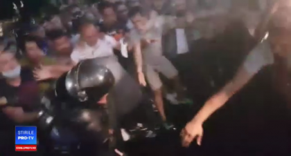 Ce se va intampla cu jandarmii care si-au lasat in urma colega batuta