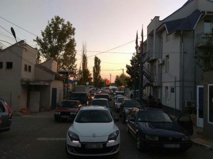 Atentie soferi. Trafic infernal la punctul de trecere comun Palanca-Maiaki-Udobnoe. Peste 200 de masini stau in rand - FOTO Atentie soferi. Trafic infernal la punctul de trecere comun Palanca-Maiaki-Udobnoe. Peste 200 de masini stau in rand - FOTO