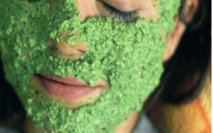 Efectul cosmetic miraculos pe care il are patrunjelul. Ce se intampla daca este aplicat pe fata dimineata si seara