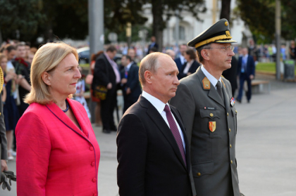 Putin vine cu un cadou special la nunta sefei diplomatiei austriece, Karin Kneissl