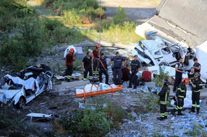 MAE: Romanul ranit in urma prabusirii viaductului Morandi a murit