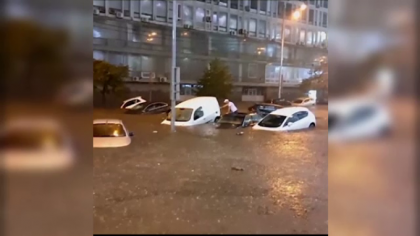 Capitala Ucrainei, inundata dupa o ploaie violenta. Apa a ajuns la un metru inaltime Capitala Ucrainei, inundata dupa o ploaie violenta. Apa a ajuns la un metru inaltime