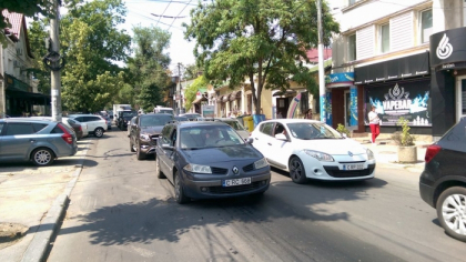 Un accident rutier ingreuneaza circulatia. Strazile din capitala pe care trebuie sa le eviti ca sa nu stai prins in trafic Un accident rutier ingreuneaza circulatia. Strazile din capitala pe care trebuie sa le eviti ca sa nu stai prins in trafic