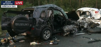 Accident cumplit pe o sosea din Ucraina. Patru persoane s-au stins, iar trei au fost transportate de urgenta la spital, dupa ce masinile in care se aflau s-au ciocnit violent - VIDEO Accident cumplit pe o sosea din Ucraina. Patru persoane s-au stins, iar trei au fost transportate de urgenta la spital, dupa ce masinile in care se aflau s-au ciocnit violent - VIDEO
