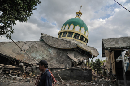 Cel putin 10 morti dupa ce un nou cutremur, cu magnitudinea 6,9, a lovit insula Lombok Cel putin 10 morti dupa ce un nou cutremur, cu magnitudinea 6,9, a lovit insula Lombok