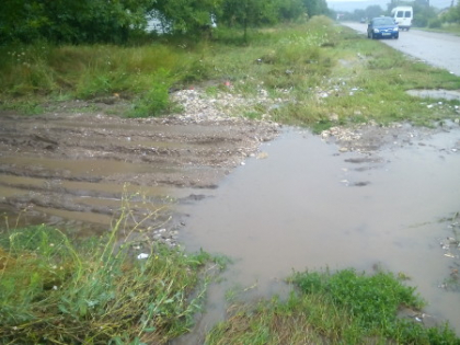 Ploaia din ultimele zile a afectat mai multe raioane ale tarii: acoperisurile au fost distruse, iar cativa km de drum, deteriorate. Unii gospodari au ramas fara legume si fructe in gradina Ploaia din ultimele zile a afectat mai multe raioane ale tarii: acoperisurile au fost distruse, iar cativa km de drum, deteriorate. Unii gospodari au ramas fara legume si fructe in gradina