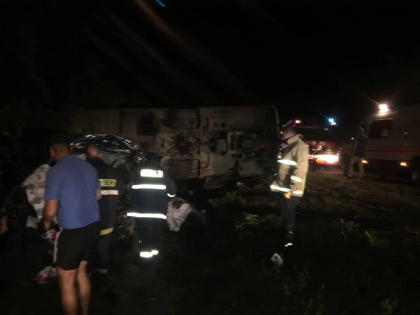 Accidentul de la Stefan Voda. Cativa pasageri din autocarul care se deplasa spre Zatoka au ramas prinsi intre fiare. Salvatorii au intervenit. Imagini de la fata locului - GALERIE FOTO Accidentul de la Stefan Voda. Cativa pasageri din autocarul care se deplasa spre Zatoka au ramas prinsi intre fiare. Salvatorii au intervenit. Imagini de la fata locului - GALERIE FOTO