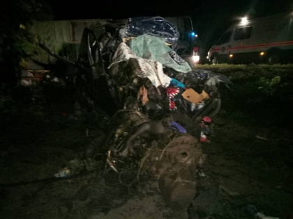 O familie intreaga, distrusa in urma accidentului de la Stefan Voda. Parintii unui micut de 4 ani s-au stins pe loc, iar copilul care a scapat ca prin minune a ramas orfan. Starea acestuia este critica - FOTO