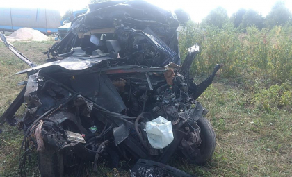 Masina in care se afla familia decedata in teribilul accident de la Stefan Voda s-a transformat intr-un morman de fiare - GALERIE FOTO Masina in care se afla familia decedata in teribilul accident de la Stefan Voda s-a transformat intr-un morman de fiare - GALERIE FOTO