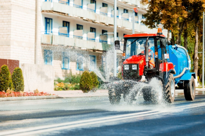 Drumuri spalate cu sampon la Orhei. Ilan Sor se lauda ca zilnic strazile din oras sunt curatate in felul acesta, dar ca de obicei nu spune cat costa si de unde a luat banii - FOTO Drumuri spalate cu sampon la Orhei. Ilan Sor se lauda ca zilnic strazile din oras sunt curatate in felul acesta, dar ca de obicei nu spune cat costa si de unde a luat banii - FOTO