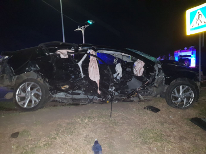 Un copil de 15 ani a murit pe loc, dupa ce masina in care se afla a fost implicata intr-un accident, langa Aeroportul International Chisinau. Alte doua persoane, transportate la spital in stare grava - GALERIE FOTO