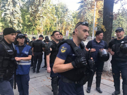 Reactia IGP dupa ce Amnesty International Moldova a declarat ca fortele de ordine au incalcat legea, evacuand fortat protestatarii: "Sa studieze atent... "