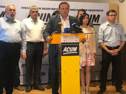Liderii Miscarii de Rezistenta anunta ca vor depune o plangere penala colectiva, dupa ce fortele de ordin au evacuat fortat protestatarii de la monumentul lui Stefan cel Mare