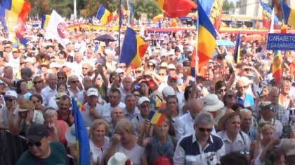 Marea Adunare Centenara - la Chisinau: "Unire, unire, unire". Cateva autocare cu participanti, blocate la intrarea in capitala. Manifestantii din PMAN au pornit in mars spre ei: "Noi nu cedam" - LIVE VIDEO Marea Adunare Centenara - la Chisinau: "Unire, unire, unire". Cateva autocare cu participanti, blocate la intrarea in capitala. Manifestantii din PMAN au pornit in mars spre ei: "Noi nu cedam" - LIVE VIDEO