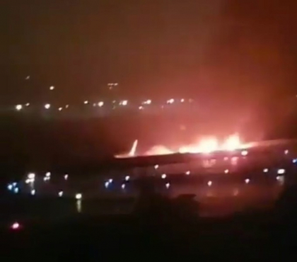 Un avion cu peste 160 de pasageri la bord a luat foc si s-a prabusit intr-un rau, la Soci, dupa aterizare. Pasagerii au sarit pe geamuri - VIDEO