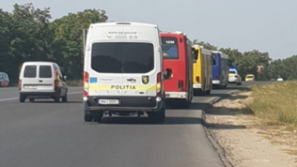 Reactia politiei in cazul participantilor de la Marsul Centenarului care au fost evacuati fortat de catre mascati: "Am primit informatii precum in autobuze se aflau obiecte interzise"