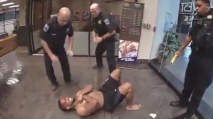 Momentul in care trei politisti electrocuteaza in mod repetat un suspect. Barbatul a murit la spital. Imagini si detalii care pot afecta emotional - VIDEO Momentul in care trei politisti electrocuteaza in mod repetat un suspect. Barbatul a murit la spital. Imagini si detalii care pot afecta emotional - VIDEO