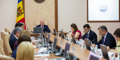 Doar doua din noua. Cum (nu) au lucrat astazi ministerele desi a fost zi lucratoare Doar doua din noua. Cum (nu) au lucrat astazi ministerele desi a fost zi lucratoare