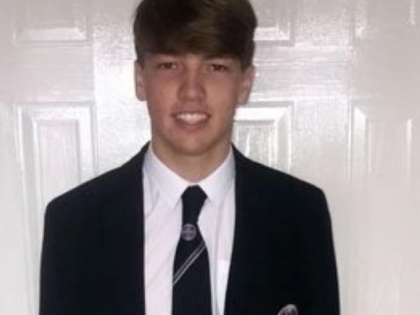 Gestul emotionant al unui baiat de 15 ani din Liverpool, dupa ce a vazut un copil plangand in autobuz