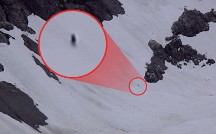 Un alpinist crede ca l-a filmat pe Bigfoot in mijlocul muntilor din Canada. Imaginile care au pus pe ganduri mii de oameni Un alpinist crede ca l-a filmat pe Bigfoot in mijlocul muntilor din Canada. Imaginile care au pus pe ganduri mii de oameni