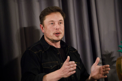 Primul zbor privat in spatiu. Space X va anunta pe 17 septembrie pasagerul cu care a semnat