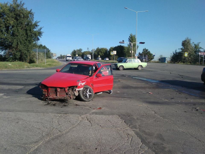 Doua persoane, transportate la spital, dupa ce masina in care se aflau a fost lovita violent de catre un alt automobil, in sectorul Botanica al capitalei - GALERIE FOTO Doua persoane, transportate la spital, dupa ce masina in care se aflau a fost lovita violent de catre un alt automobil, in sectorul Botanica al capitalei - GALERIE FOTO