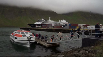 Orasel din nordul Islandei, "sufocat" de turisti. "Mii de oameni ajung intr-un sat cu sute de locuitori"