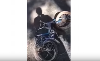 Tragedie intr-o familie din Ungheni. O fetita de 9 ani a fost strivita de o masina in timp ce se plimba cu bicicleta. Automobilul apartine Primariei Sculeni, iar potrivit politiei, la volan se afla soferul primarului - VIDEO Tragedie intr-o familie din Ungheni. O fetita de 9 ani a fost strivita de o masina in timp ce se plimba cu bicicleta. Automobilul apartine Primariei Sculeni, iar potrivit politiei, la volan se afla soferul primarului - VIDEO