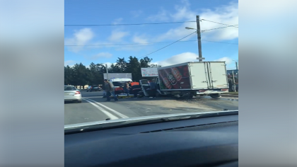 O femeie a ramas blocata intre fiare, dupa ce masina in care se afla a intrat violent intr-un camion, la Peresecina. Salvatorii au intervenit O femeie a ramas blocata intre fiare, dupa ce masina in care se afla a intrat violent intr-un camion, la Peresecina. Salvatorii au intervenit