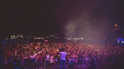 Mii de oameni au venit la Summer Fest 2018 pentru a petrece cu multa distractie ultimele zile de vara - VIDEO Mii de oameni au venit la Summer Fest 2018 pentru a petrece cu multa distractie ultimele zile de vara - VIDEO
