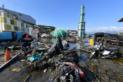 Clipe dramatice in Indonezia. De sub daramaturi se aud plansete si strigate de ajutor - GALERIE FOTO Clipe dramatice in Indonezia. De sub daramaturi se aud plansete si strigate de ajutor - GALERIE FOTO