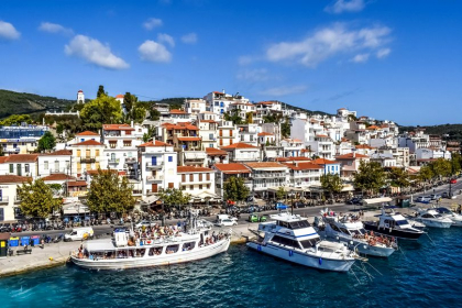 Peste 40.000 de oameni au aplicat pentru un job de vis in Grecia. Cine a obtinut locul de munca mult dorit