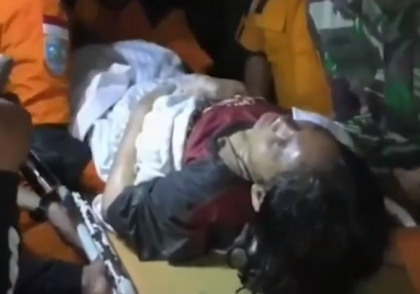 O femeie a fost salvata de sub daramaturi la 3 zile dupa cutremurul din Indonezia - VIDEO