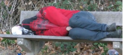 Caz grav de sclavie in Germania. Roman obligat de angajator sa doarma pe banca, in padure - VIDEO Caz grav de sclavie in Germania. Roman obligat de angajator sa doarma pe banca, in padure - VIDEO