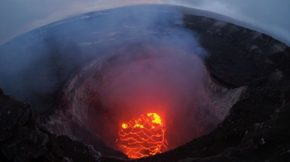 Eruptie vulcanica pe insula Sulawesi din Indonezia, tara care a fost deja afectata de un tsunami Eruptie vulcanica pe insula Sulawesi din Indonezia, tara care a fost deja afectata de un tsunami