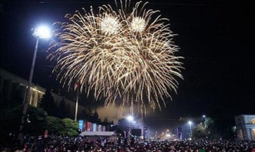 Focuri de artificii si muzica pana aproape de miezul noptii.
Ce program au pregatit autoritatile pentru Hramul orasului Chisinau - FOTO Focuri de artificii si muzica pana aproape de miezul noptii.
Ce program au pregatit autoritatile pentru Hramul orasului Chisinau - FOTO