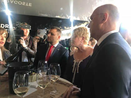 Forfota mare in Piata Marii Adunari Nationala, unde a inceput Ziua Nationala a Vinului. Care este programul evenimentelor si ce surprize au fost pregatite - GALERIE FOTO Forfota mare in Piata Marii Adunari Nationala, unde a inceput Ziua Nationala a Vinului. Care este programul evenimentelor si ce surprize au fost pregatite - GALERIE FOTO